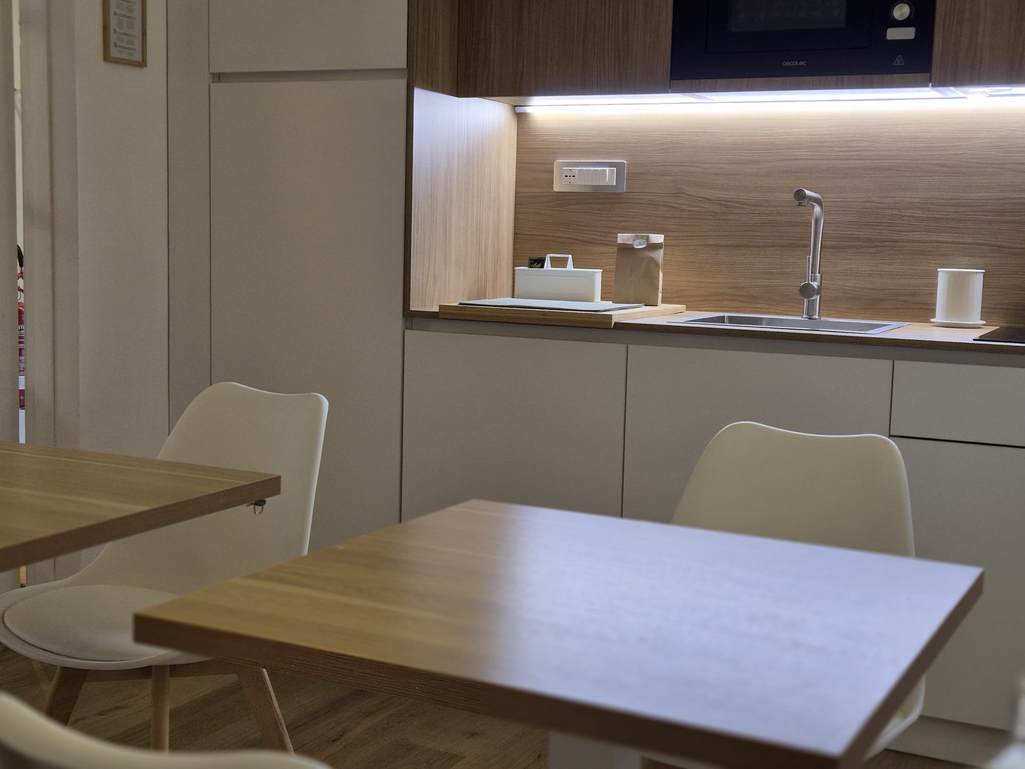 Area Comune con Cucina e Angolo Colazione